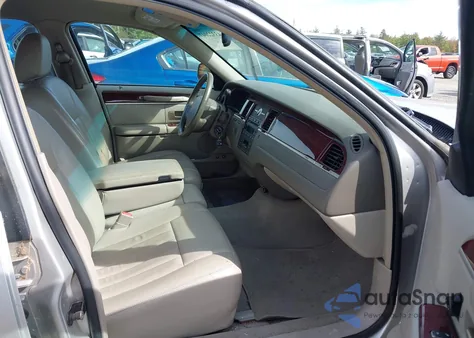 2005 Lincoln Town Car Signature из США, поврежденный, VIN 1LNHM81W55Y635003